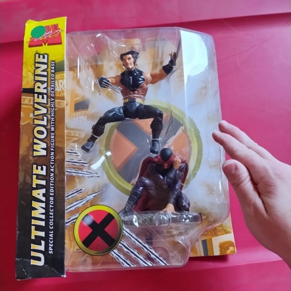Marvel Select Ultimate Wolverine figure